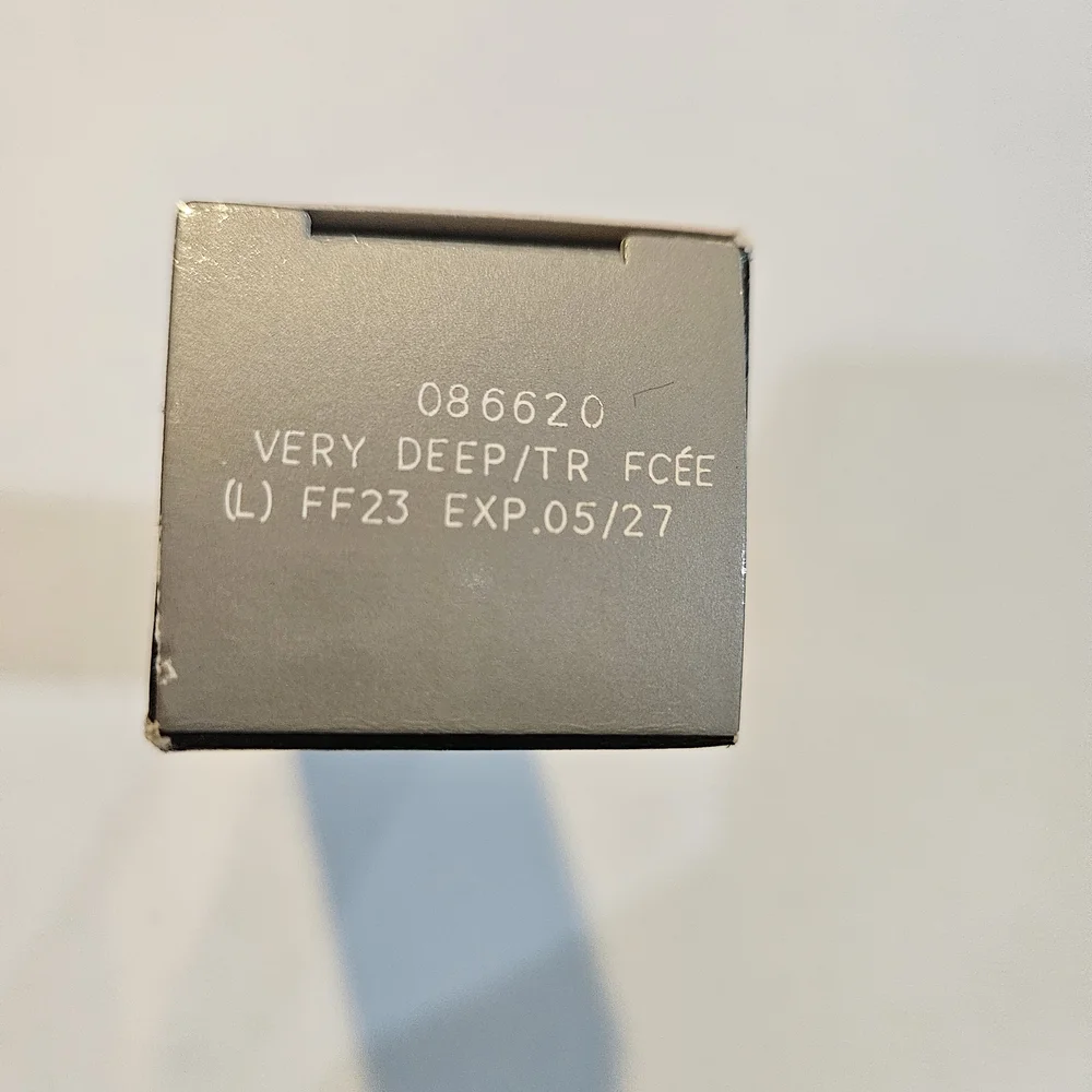 Mary Kay CC Cream - Broad Spectrum SPF 15 Very Deep - Picture 7 of 9